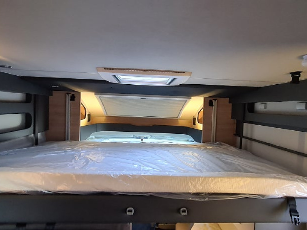 Knaus 650 MF live Wave franskbädd, solcell, tv, bild 12 av 18