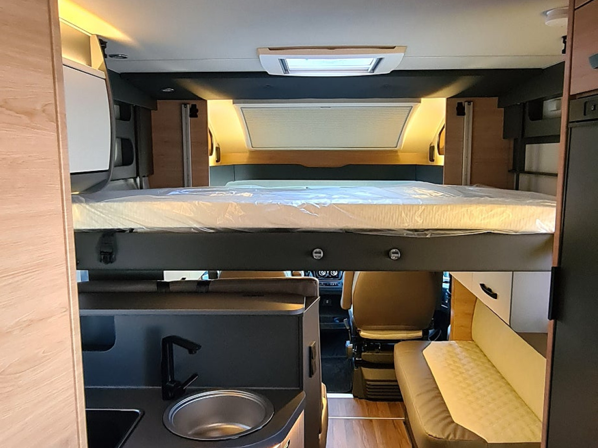 Knaus 650 MF live Wave franskbädd, solcell, tv, bild 13 av 18