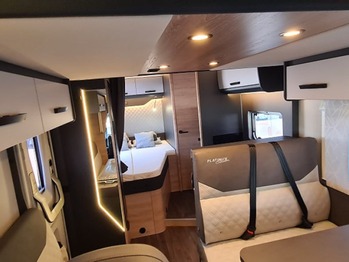 Knaus 650 MF live Wave franskbädd, solcell, tv, bild 18 av 18