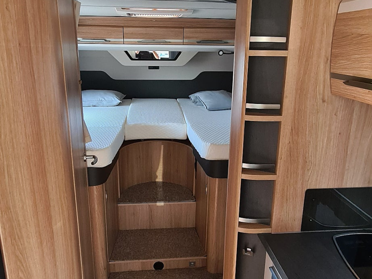 Knaus 700 Meg Sky Ti automat, långbädd, solceller, bild 6 av 18