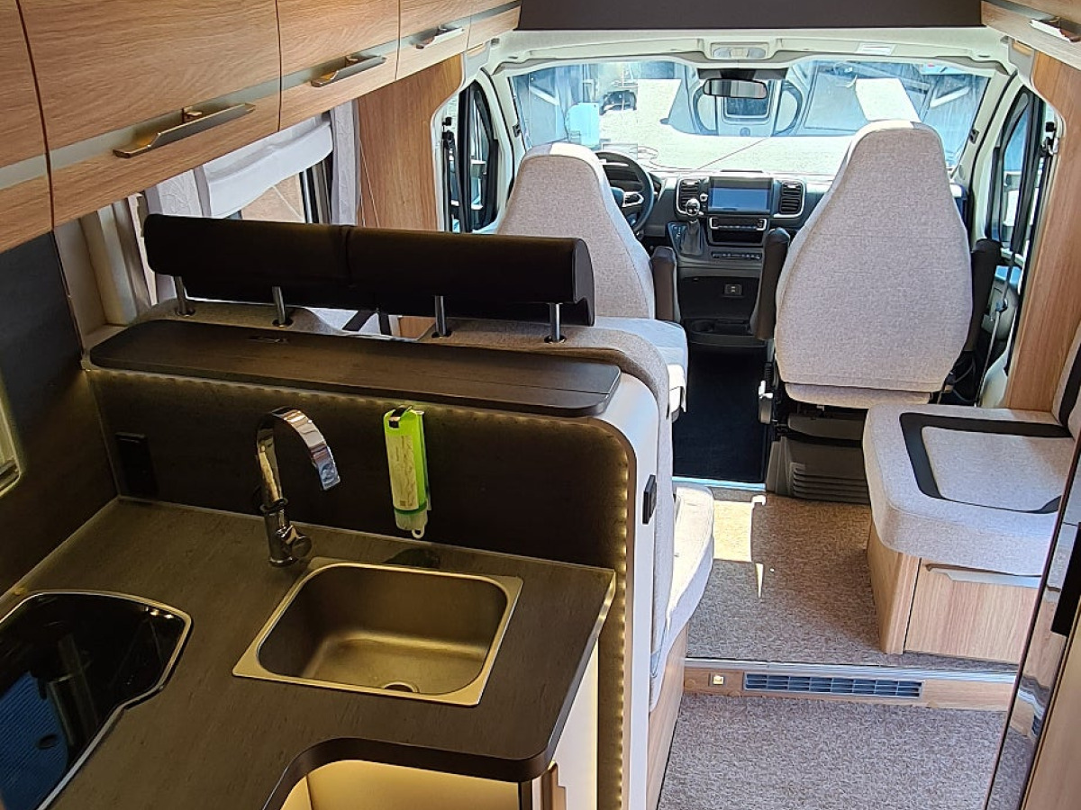 Knaus 700 Meg Sky Ti automat, långbädd, solceller, bild 10 av 18