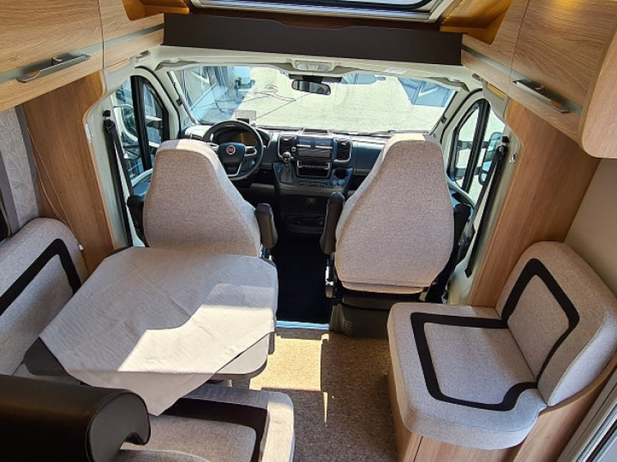Knaus 700 Meg Sky Ti automat, långbädd, solceller, bild 13 av 18