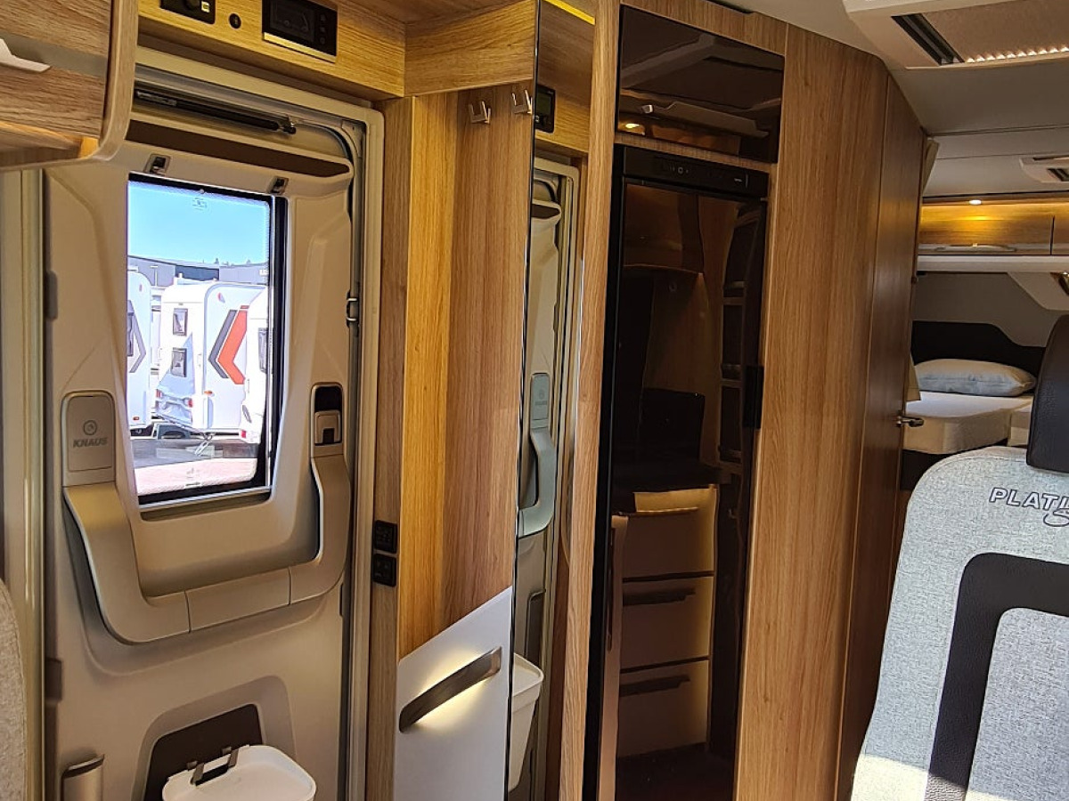 Knaus 700 Meg Sky Ti automat, långbädd, solceller, bild 18 av 18