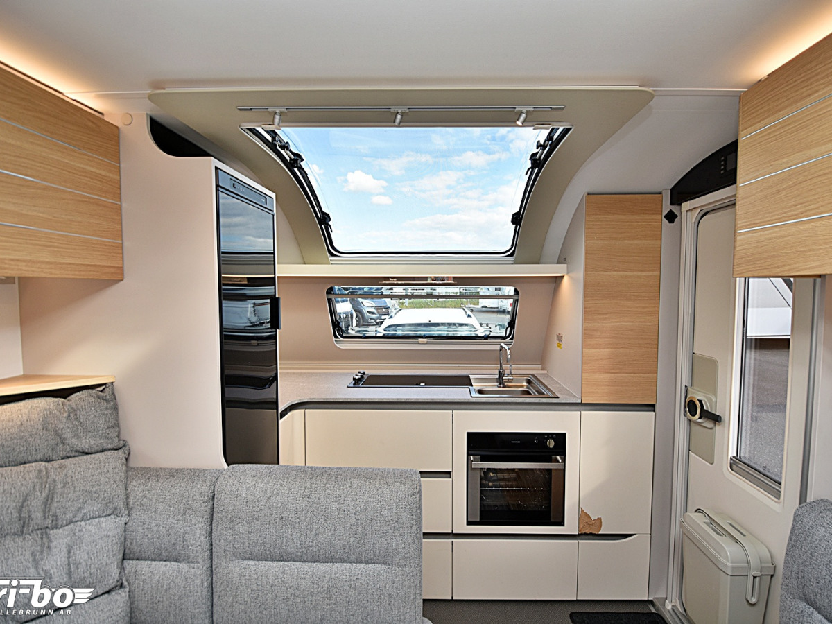Adria 613 HT Adora, Långbäddar, bild 18 av 28
