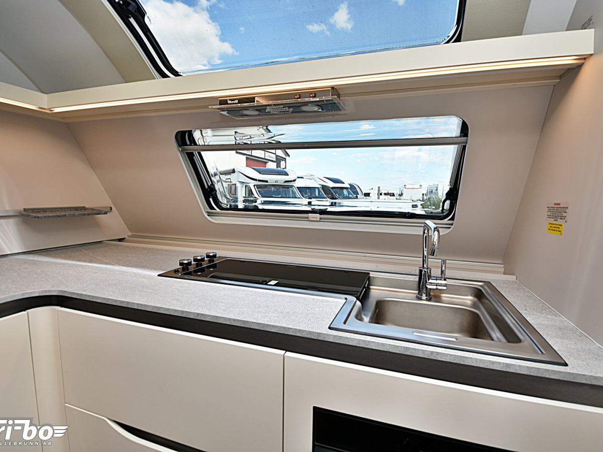 Adria 613 HT Adora, Långbäddar, bild 19 av 28