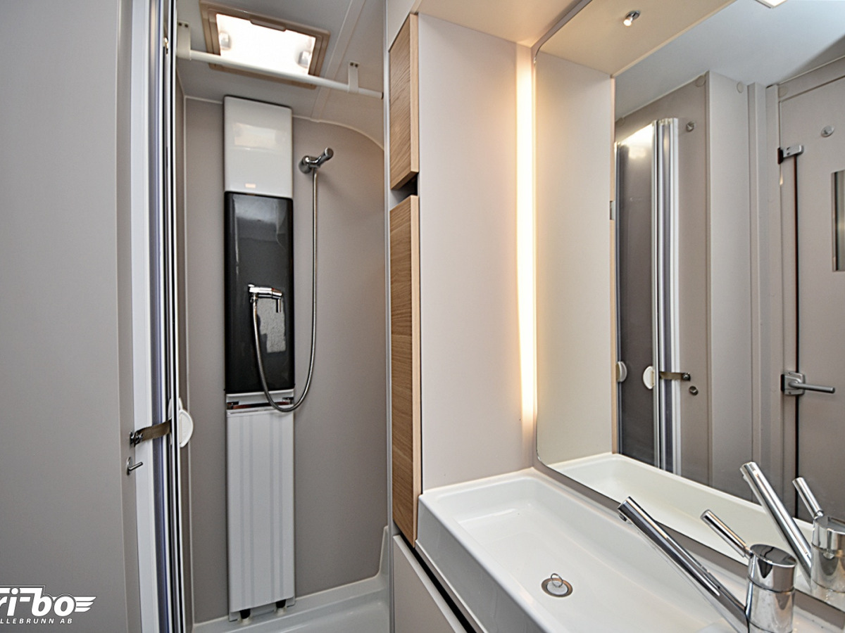 Adria 613 HT Adora, Långbäddar, bild 22 av 28