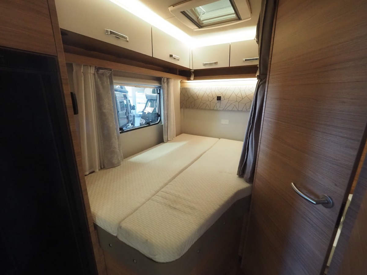 Weinsberg Carasuite 650 MF ALDE Markis Taksäng Cykelställ Kamera Fransk bä, bild 12 av 22