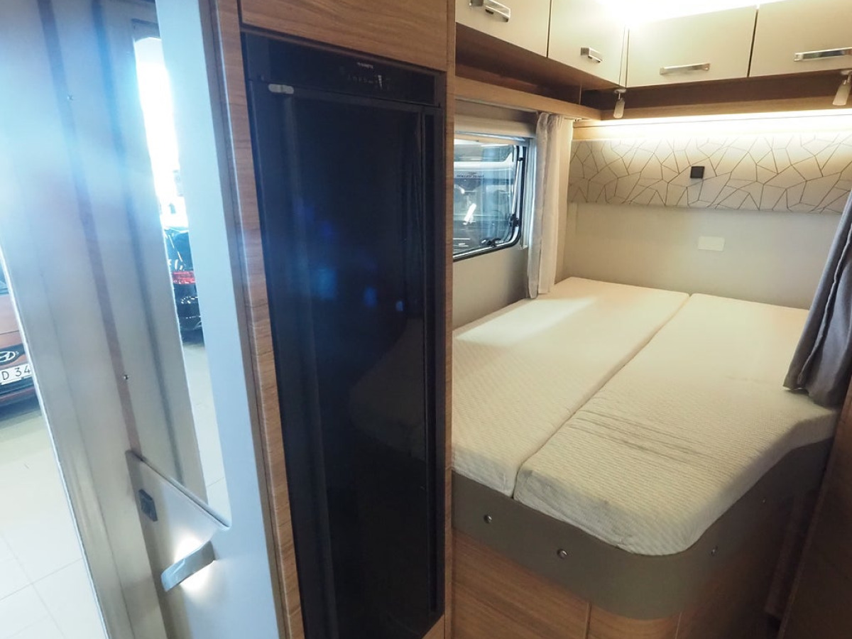 Weinsberg Carasuite 650 MF ALDE Markis Taksäng Cykelställ Kamera Fransk bä, bild 11 av 22