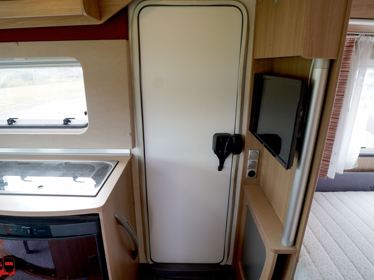 Bürstner Ixeo T 634 Taksäng Fransk säng AC x2, bild 19 av 39