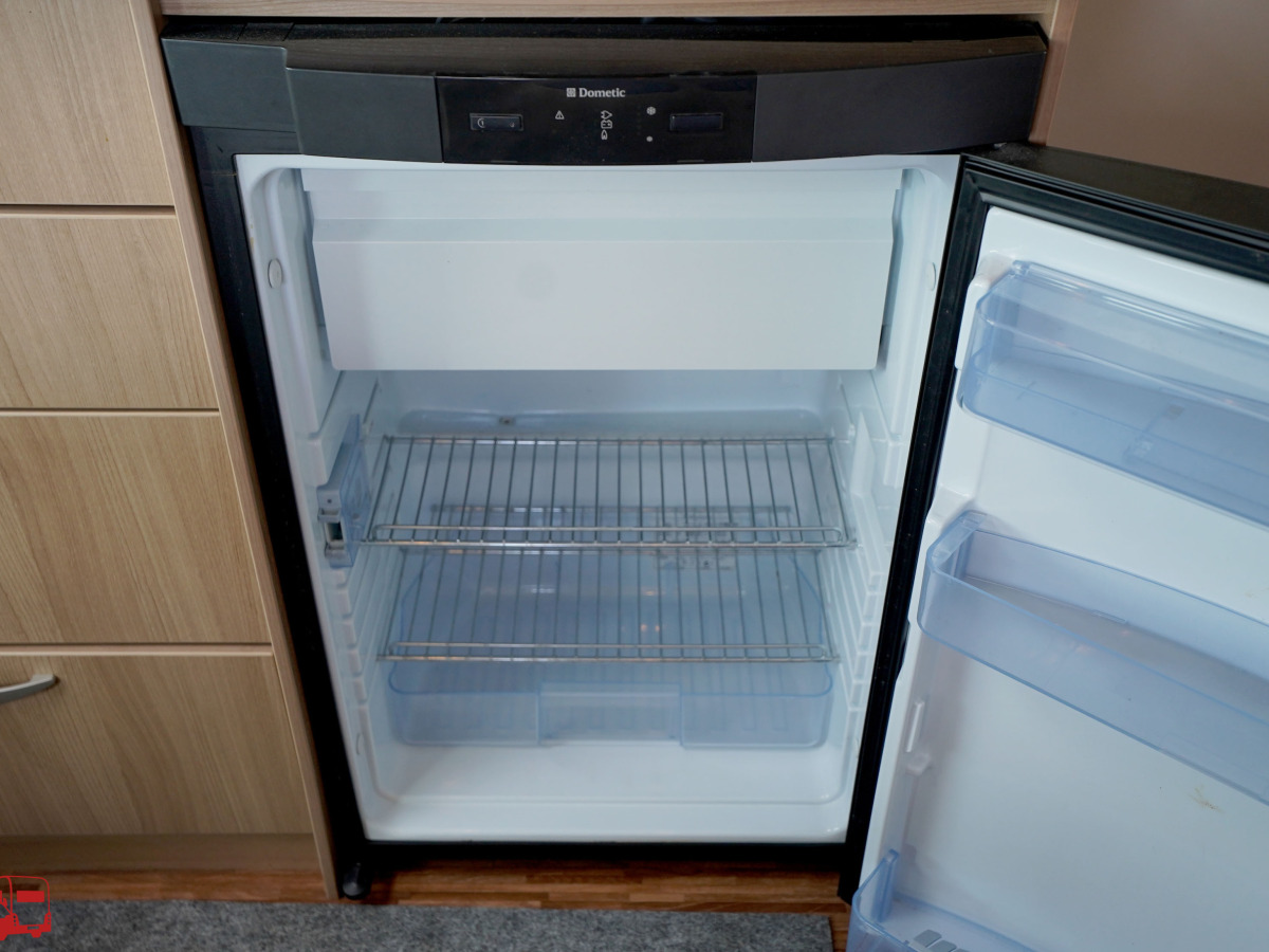 Bürstner Ixeo T 634 Taksäng Fransk säng AC x2, bild 32 av 39
