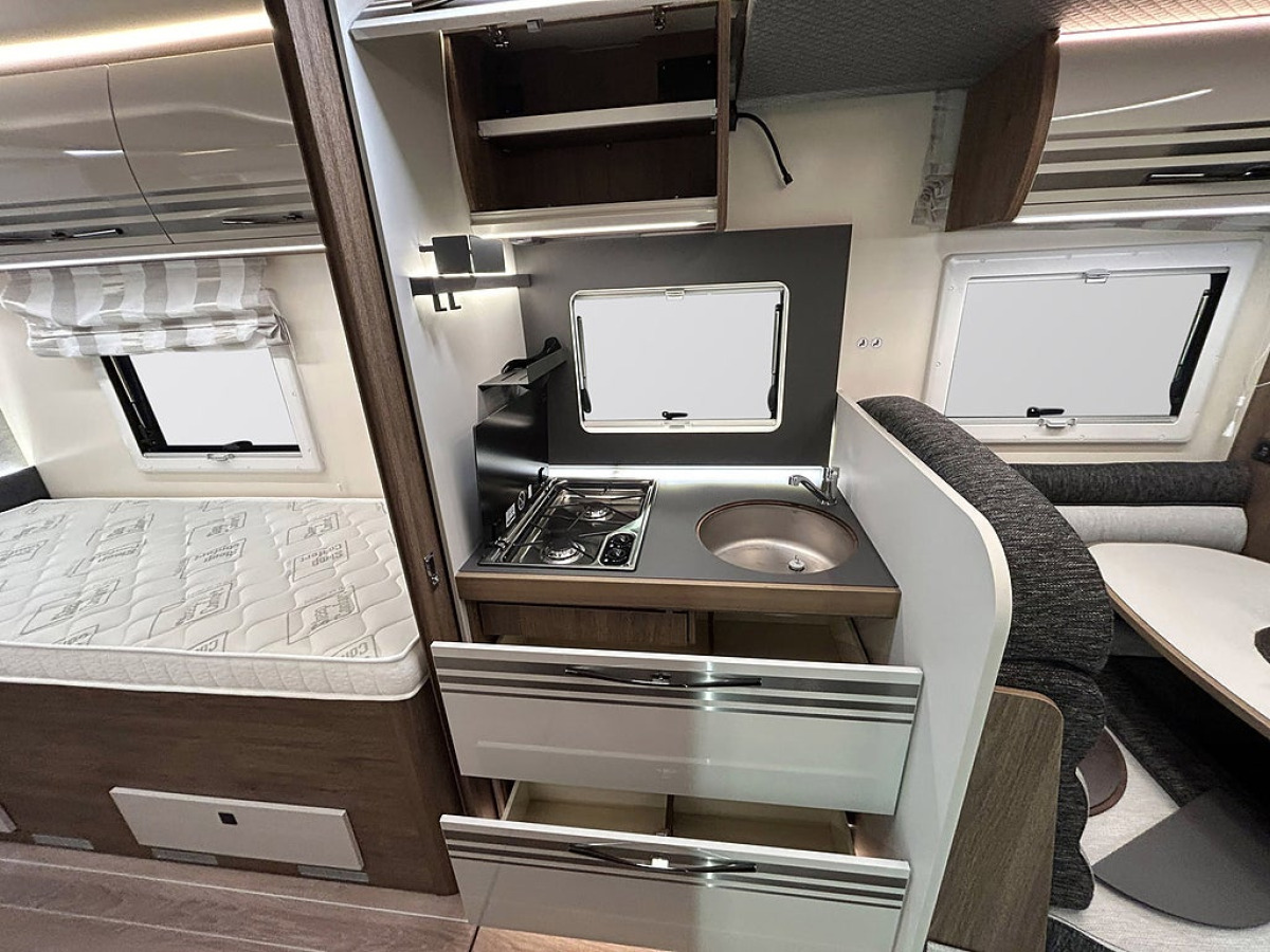 Ci MAGIS 82 XT LÅGA LÅNGBÄDDAR TOA BAK ALDE VÄRME 165HK AUTOMAT, bild 11 av 36