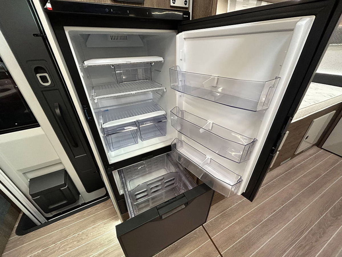 Ci MAGIS 82 XT LÅGA LÅNGBÄDDAR TOA BAK ALDE VÄRME 165HK AUTOMAT, bild 13 av 36