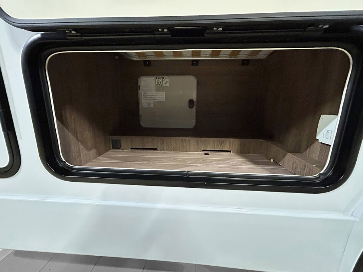 Ci MAGIS 82 XT LÅGA LÅNGBÄDDAR TOA BAK ALDE VÄRME 165HK AUTOMAT, bild 23 av 36