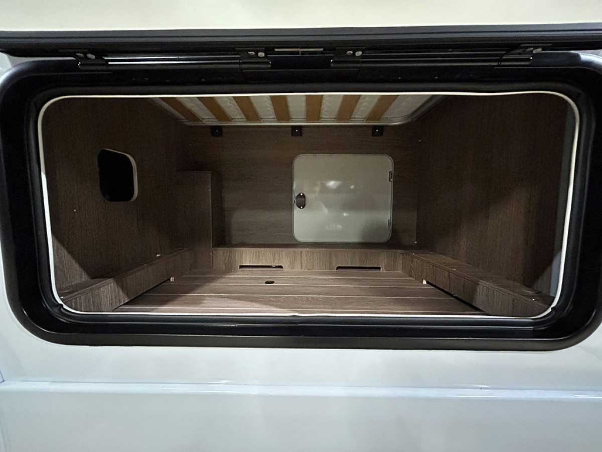 Ci MAGIS 82 XT LÅGA LÅNGBÄDDAR TOA BAK ALDE VÄRME 165HK AUTOMAT, bild 24 av 36