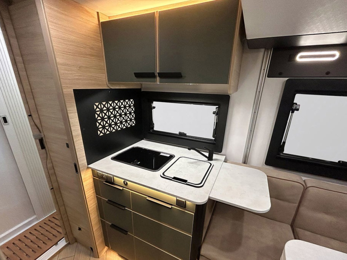 CHALLENGER X150 OPEN EDITION AUTOMAT ADAPTIV FARTHÅLLARE 599cm lång, bild 16 av 39