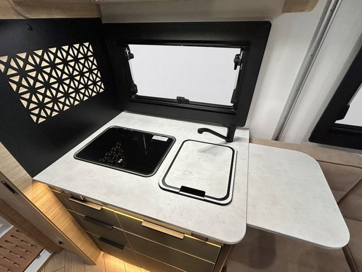 CHALLENGER X150 OPEN EDITION AUTOMAT ADAPTIV FARTHÅLLARE 599cm lång, bild 17 av 39