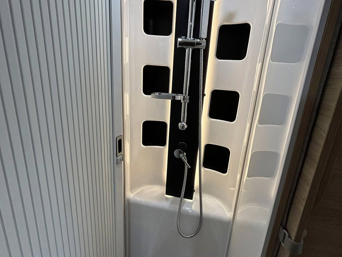CHALLENGER X150 OPEN EDITION AUTOMAT ADAPTIV FARTHÅLLARE 599cm lång, bild 27 av 39