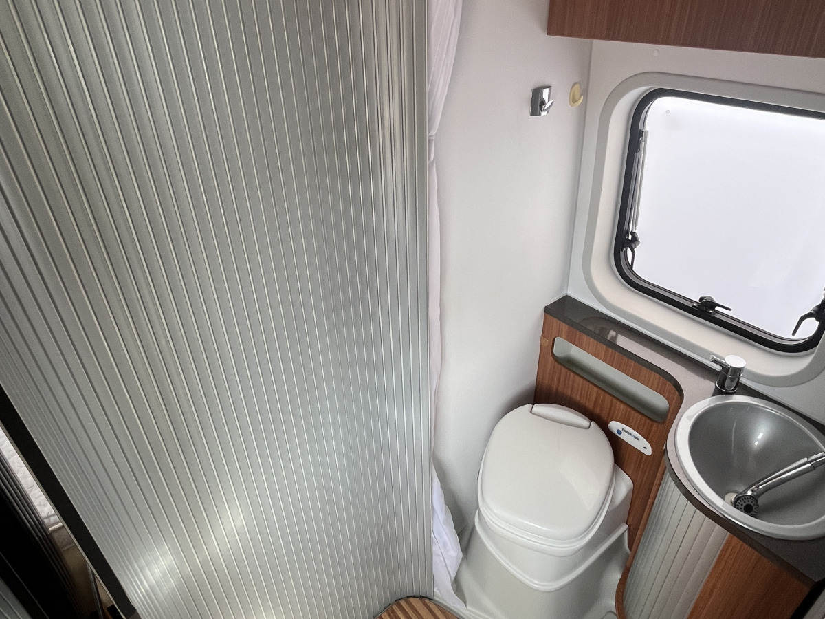 Adria TWIN 600 SPT / Solcell / Takfläkt / 200AH Lithium, bild 8 av 15