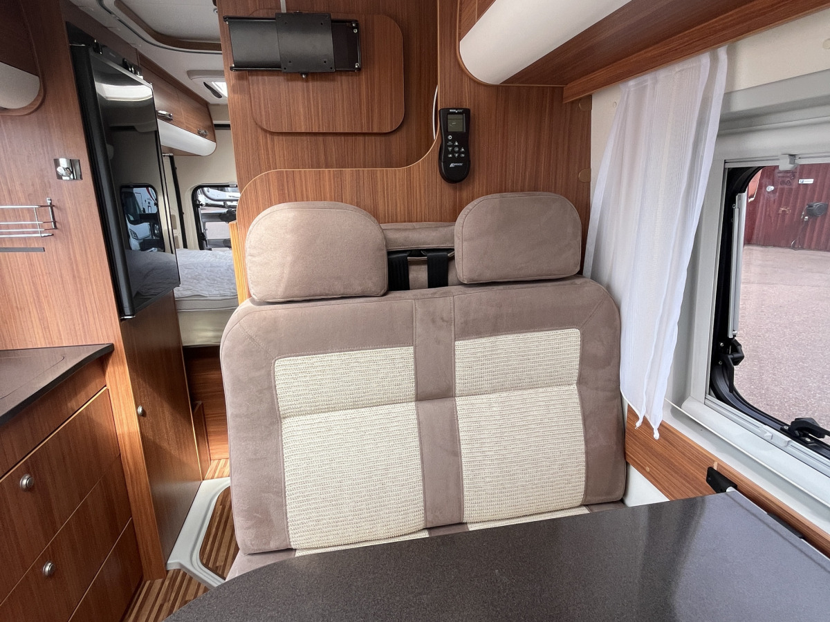 Adria TWIN 600 SPT / Solcell / Takfläkt / 200AH Lithium, bild 14 av 15