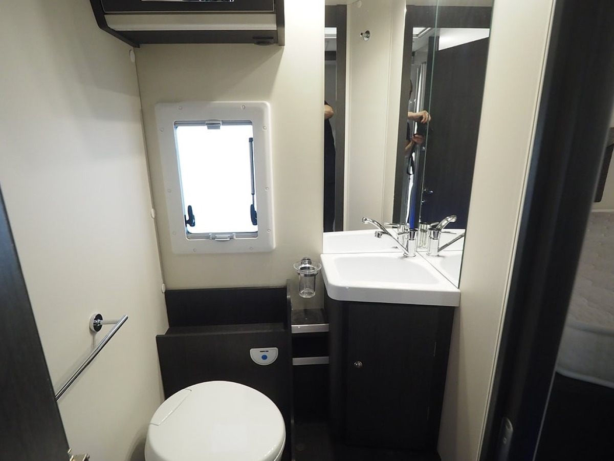 Ci Magis 84 XT 160hk Automat Långbädd Markis Taksäng Solcell, bild 14 av 21