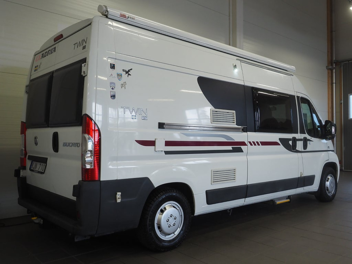 Adria Twin SP 120hk Markis Dragkrok Under 6m Plåtis, bild 4 av 18