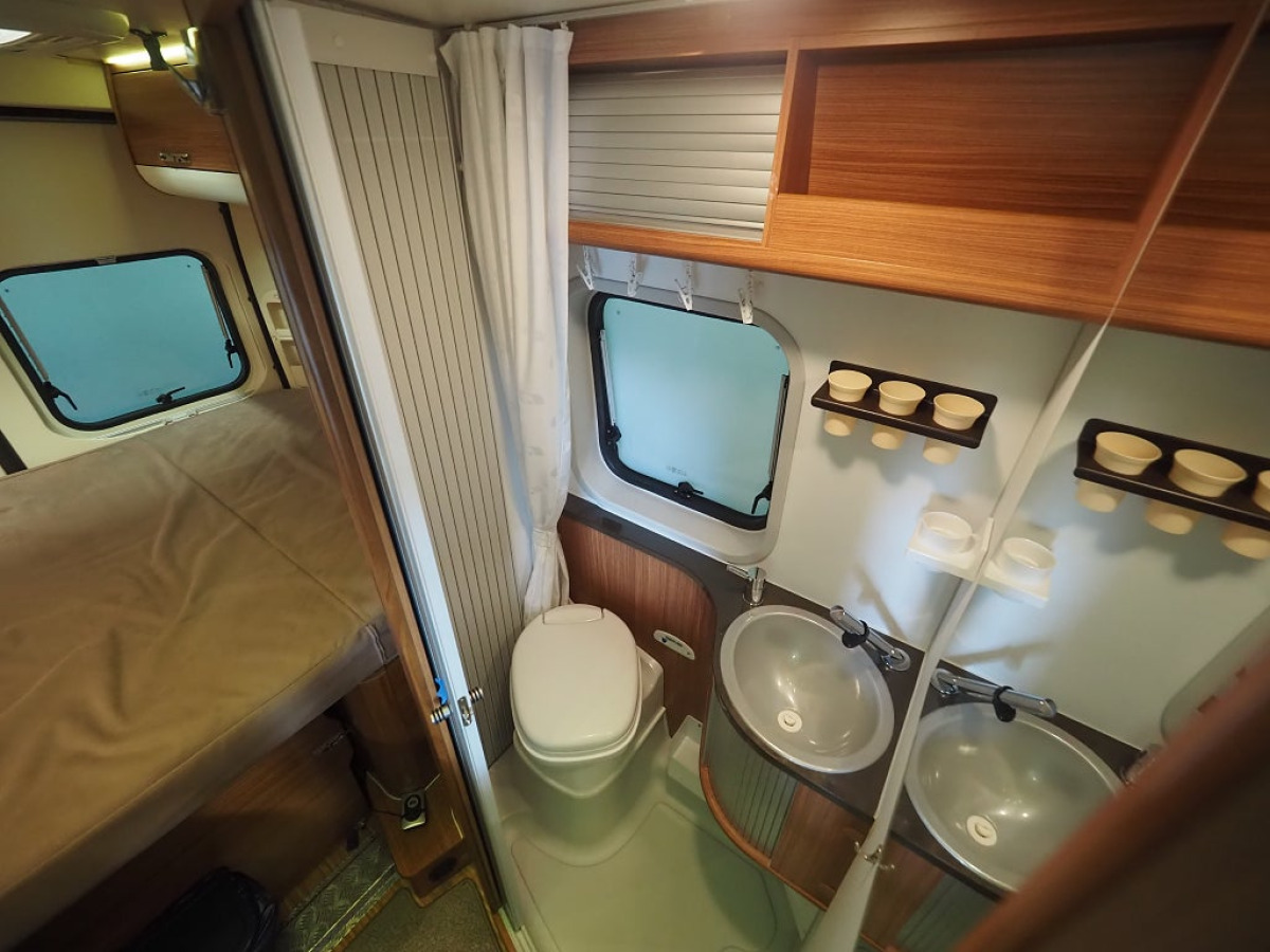 Adria Twin SP 120hk Markis Dragkrok Under 6m Plåtis, bild 12 av 18