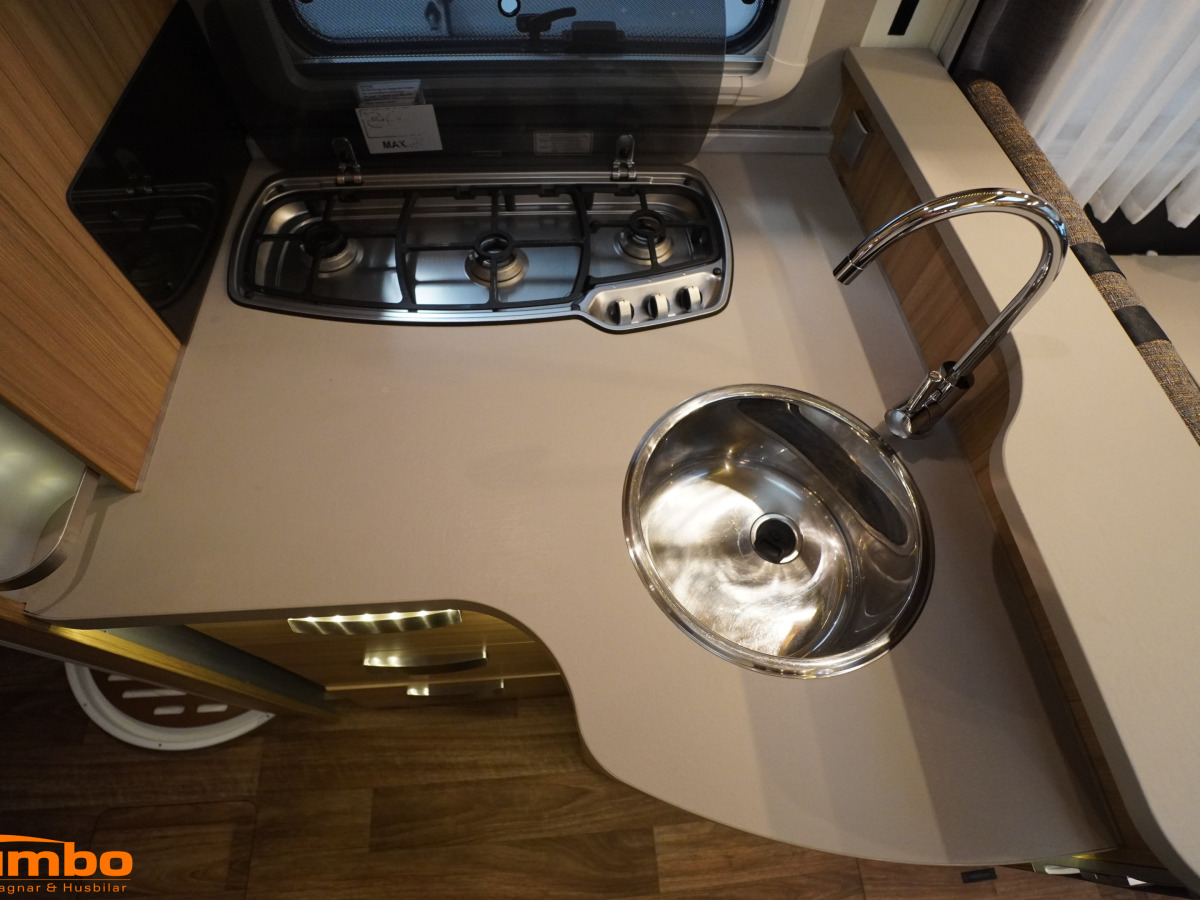 Knaus Sun ti 700 2xAC, Hydrauliska stödben, bild 8 av 26