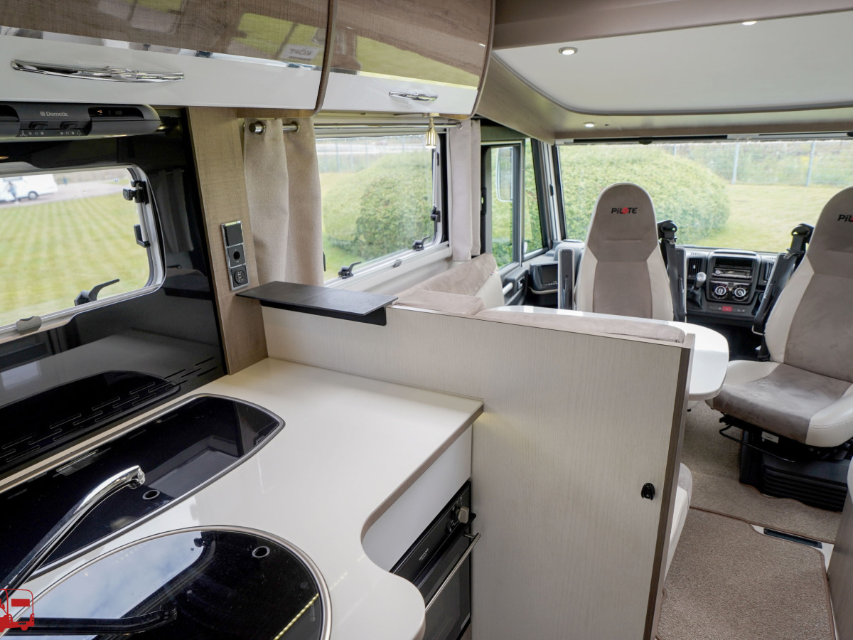 Pilote G 740 GJ Långbäddar Automat AC x2 Dragkrok, bild 12 av 42