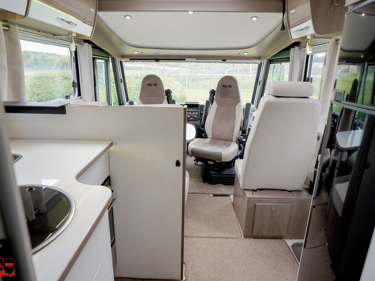 Pilote G 740 GJ Långbäddar Automat AC x2 Dragkrok, bild 14 av 42