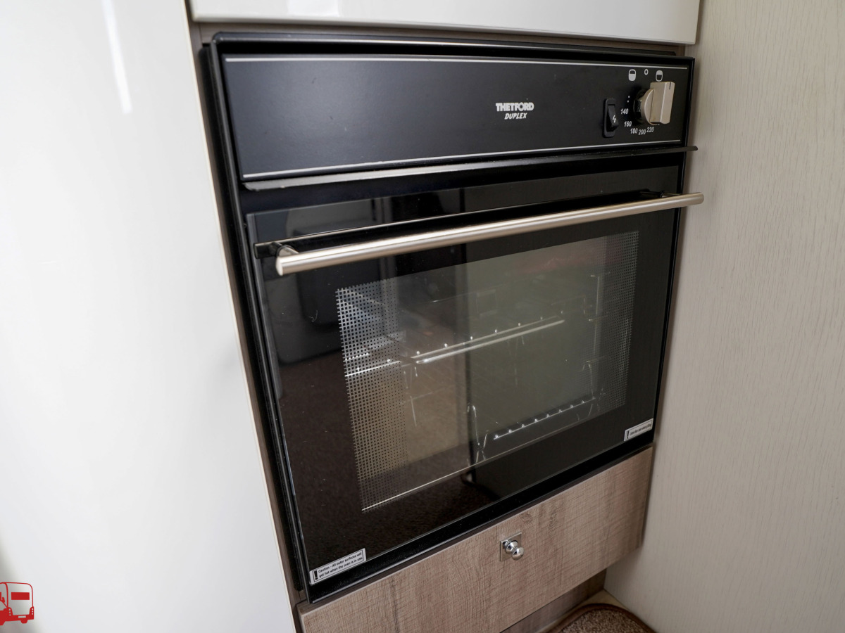Pilote G 740 GJ Långbäddar Automat AC x2 Dragkrok, bild 31 av 42
