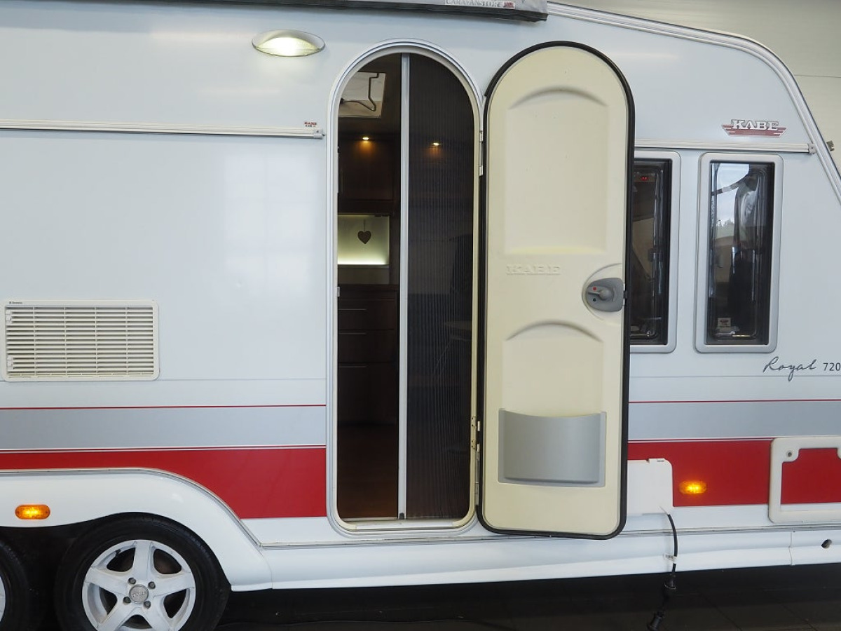 Kabe Royal 720 TDL KS Markis Slätplåt Långbäddar Tv Bänk, bild 4 av 17