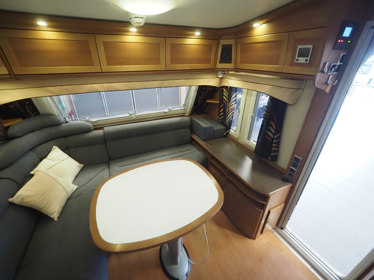 Kabe Royal 720 TDL KS Markis Slätplåt Långbäddar Tv Bänk, bild 6 av 17