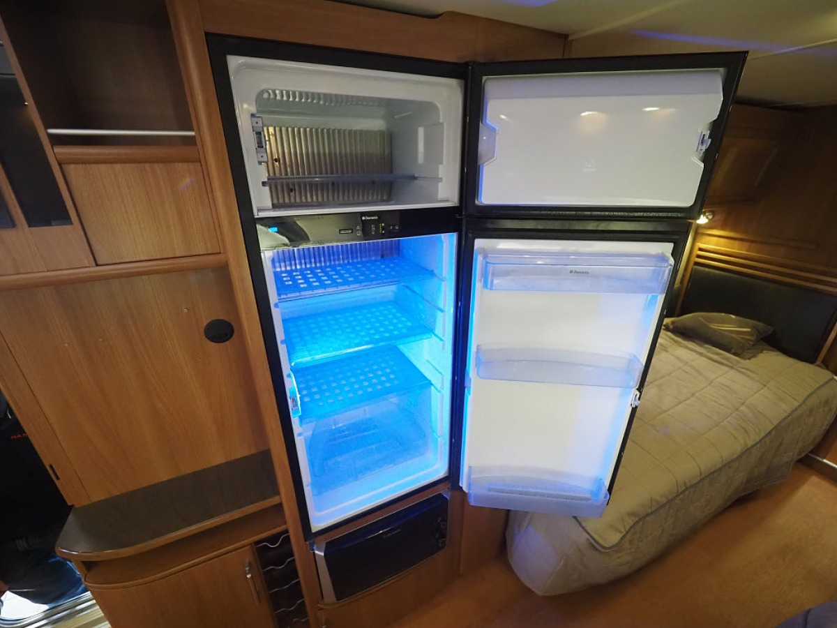Kabe Royal 720 TDL KS Markis Slätplåt Långbäddar Tv Bänk, bild 10 av 17