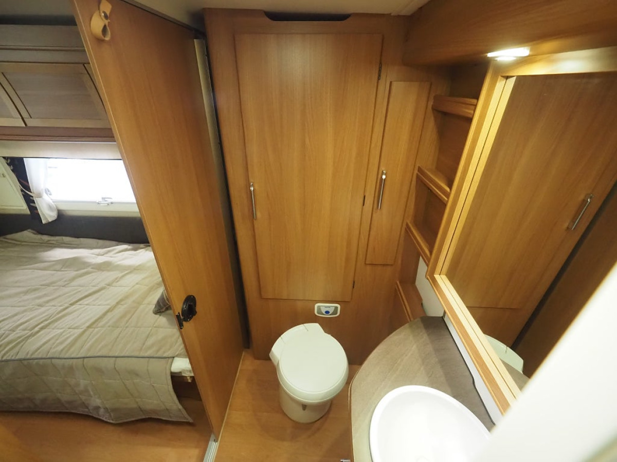 Kabe Royal 720 TDL KS Markis Slätplåt Långbäddar Tv Bänk, bild 12 av 17