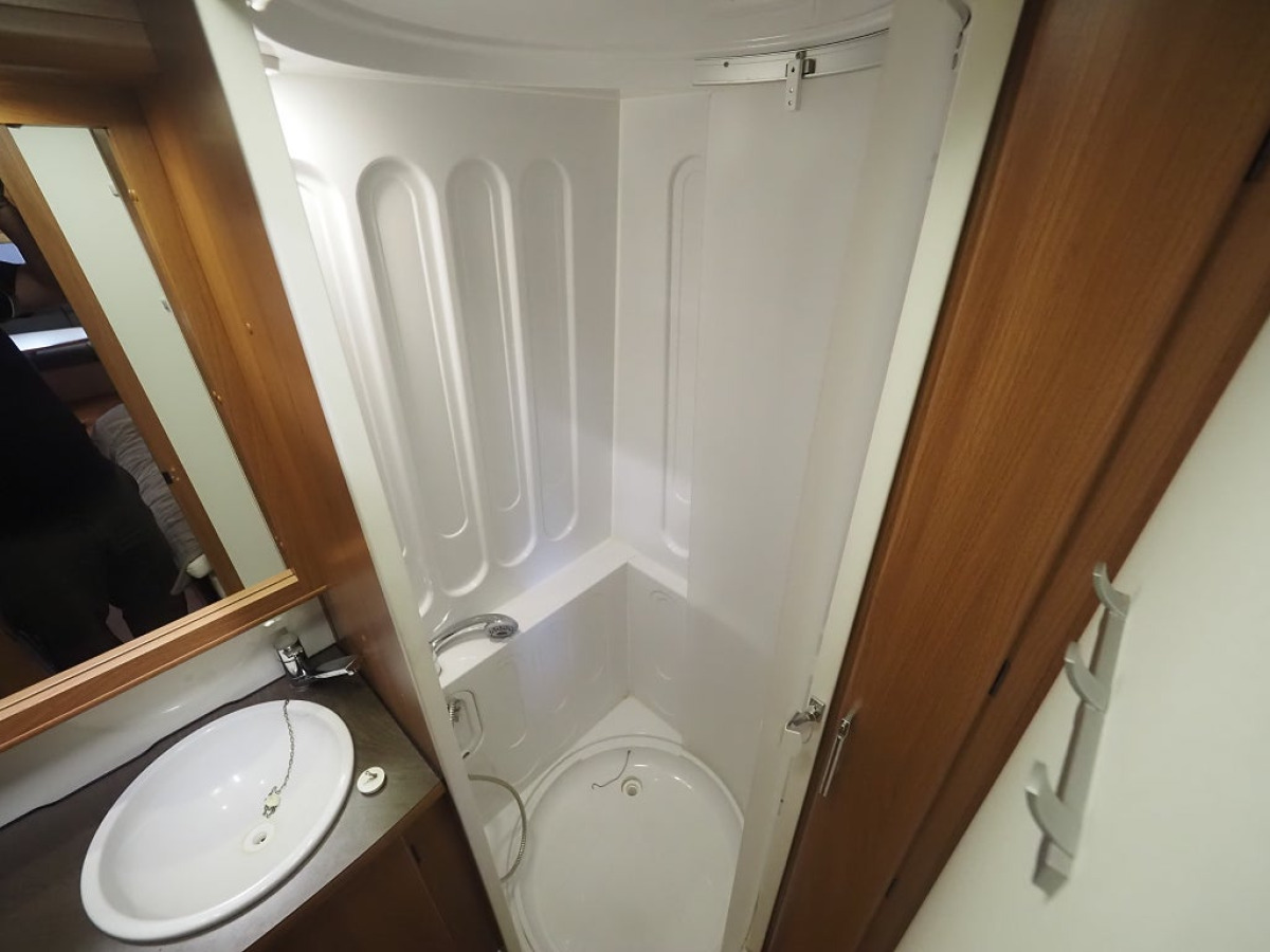 Kabe Royal 720 TDL KS Markis Slätplåt Långbäddar Tv Bänk, bild 13 av 17