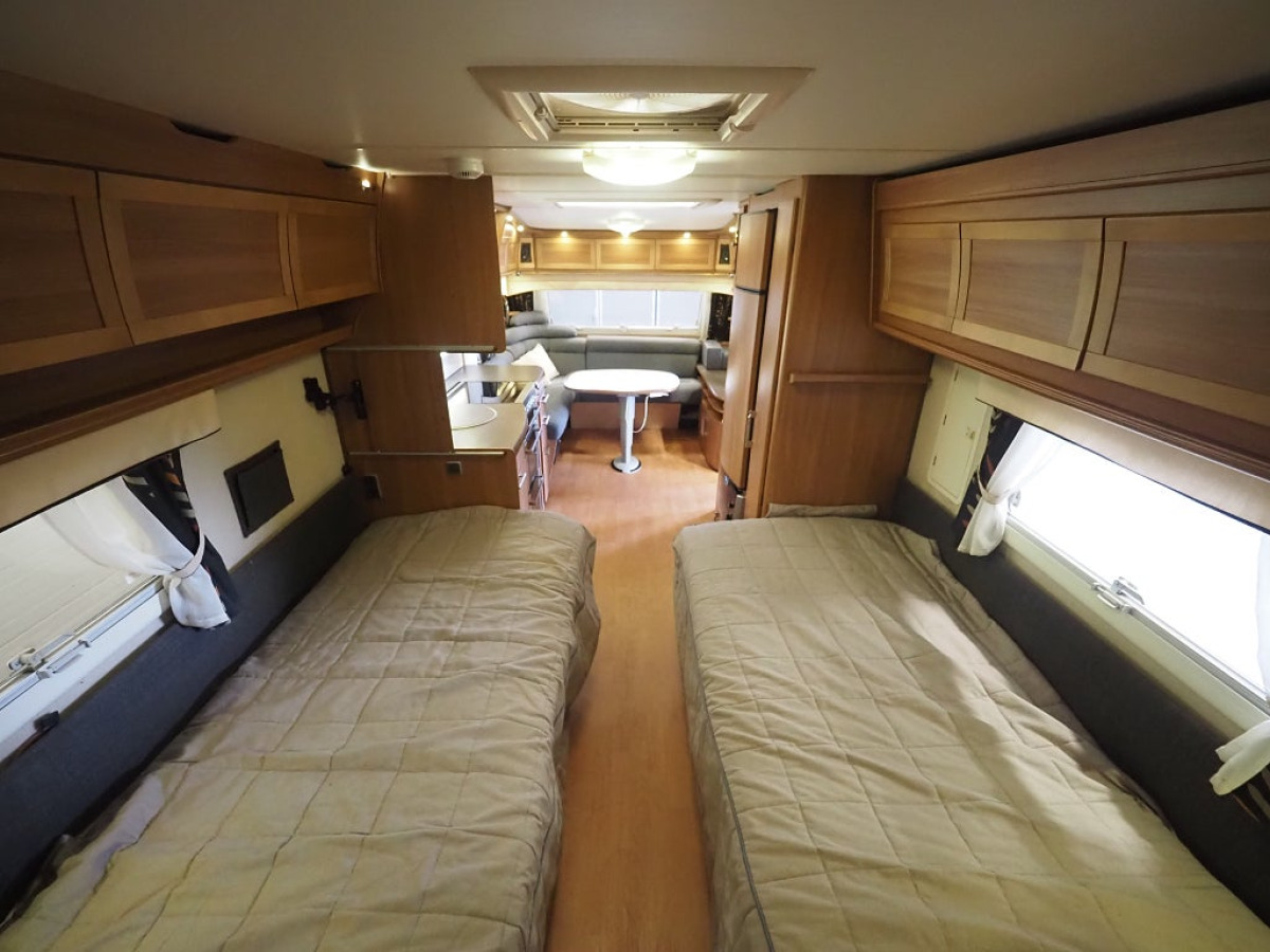 Kabe Royal 720 TDL KS Markis Slätplåt Långbäddar Tv Bänk, bild 14 av 17