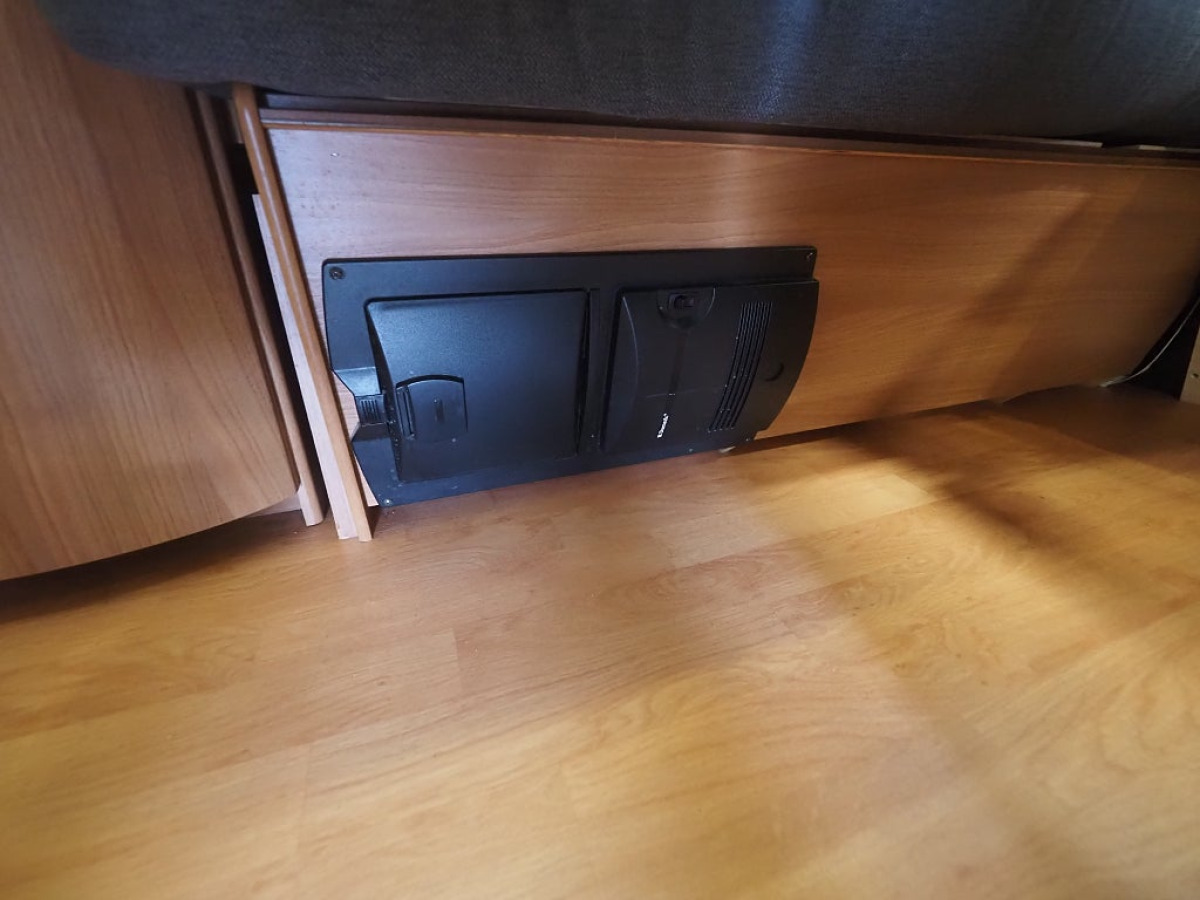 Kabe Royal 720 TDL KS Markis Slätplåt Långbäddar Tv Bänk, bild 16 av 17