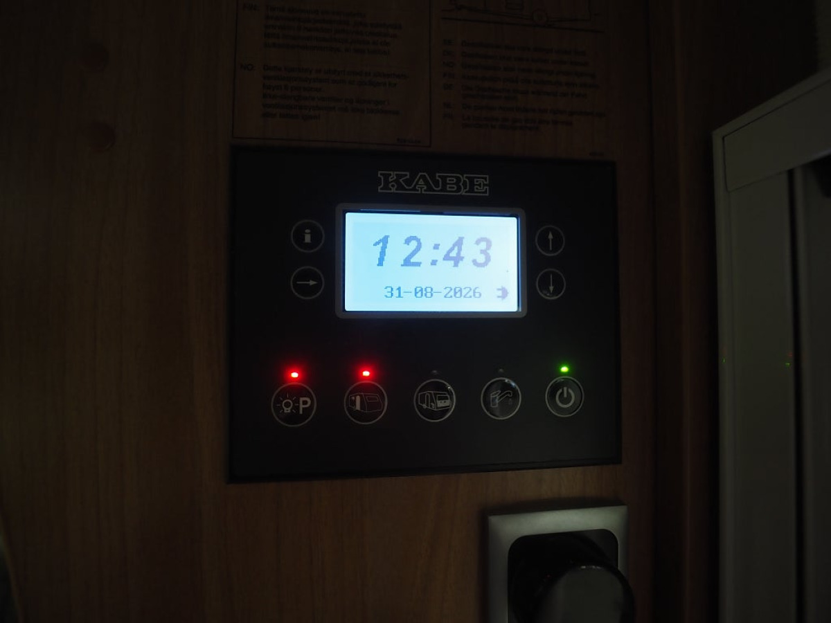 Kabe Royal 720 TDL KS Markis Slätplåt Långbäddar Tv Bänk, bild 17 av 17