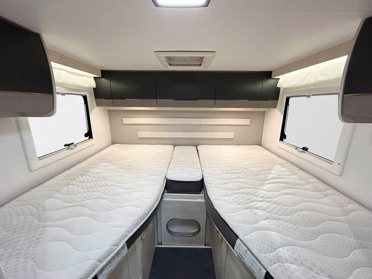 CHALLENGER 337 GRAPHITE ULTIMATE 170hk AUTOMAT Cykelställ Solcell, bild 14 av 39