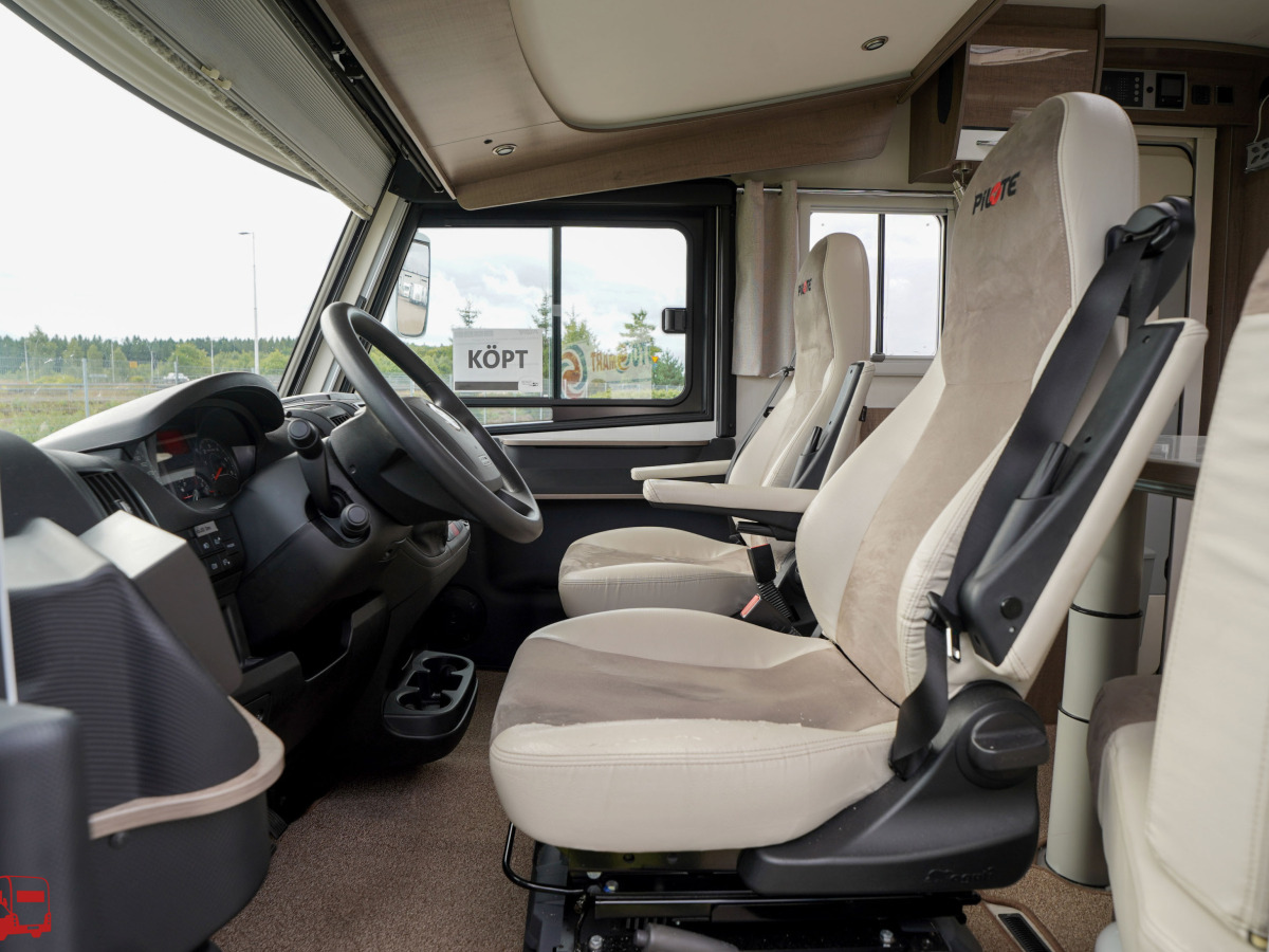 Pilote G 740 GJ Långbäddar Automat AC x2 Dragkrok, bild 40 av 42