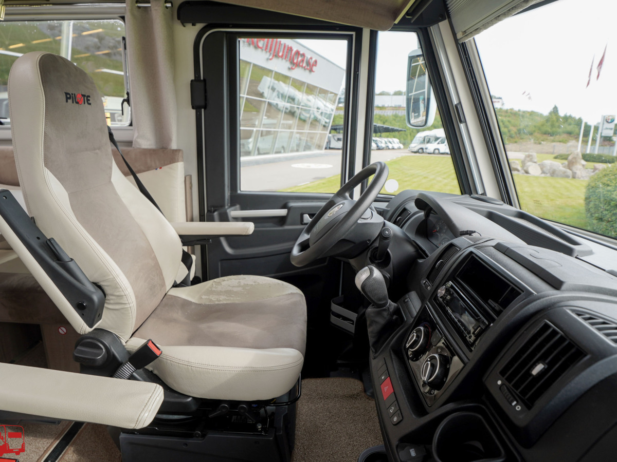 Pilote G 740 GJ Långbäddar Automat AC x2 Dragkrok, bild 41 av 42