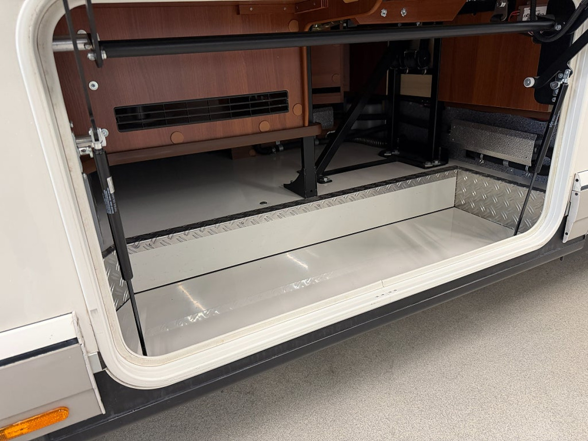 Carthago Chic e-line I 50 LE Yachting *Solcell*Automat*Långbädd*, bild 20 av 23