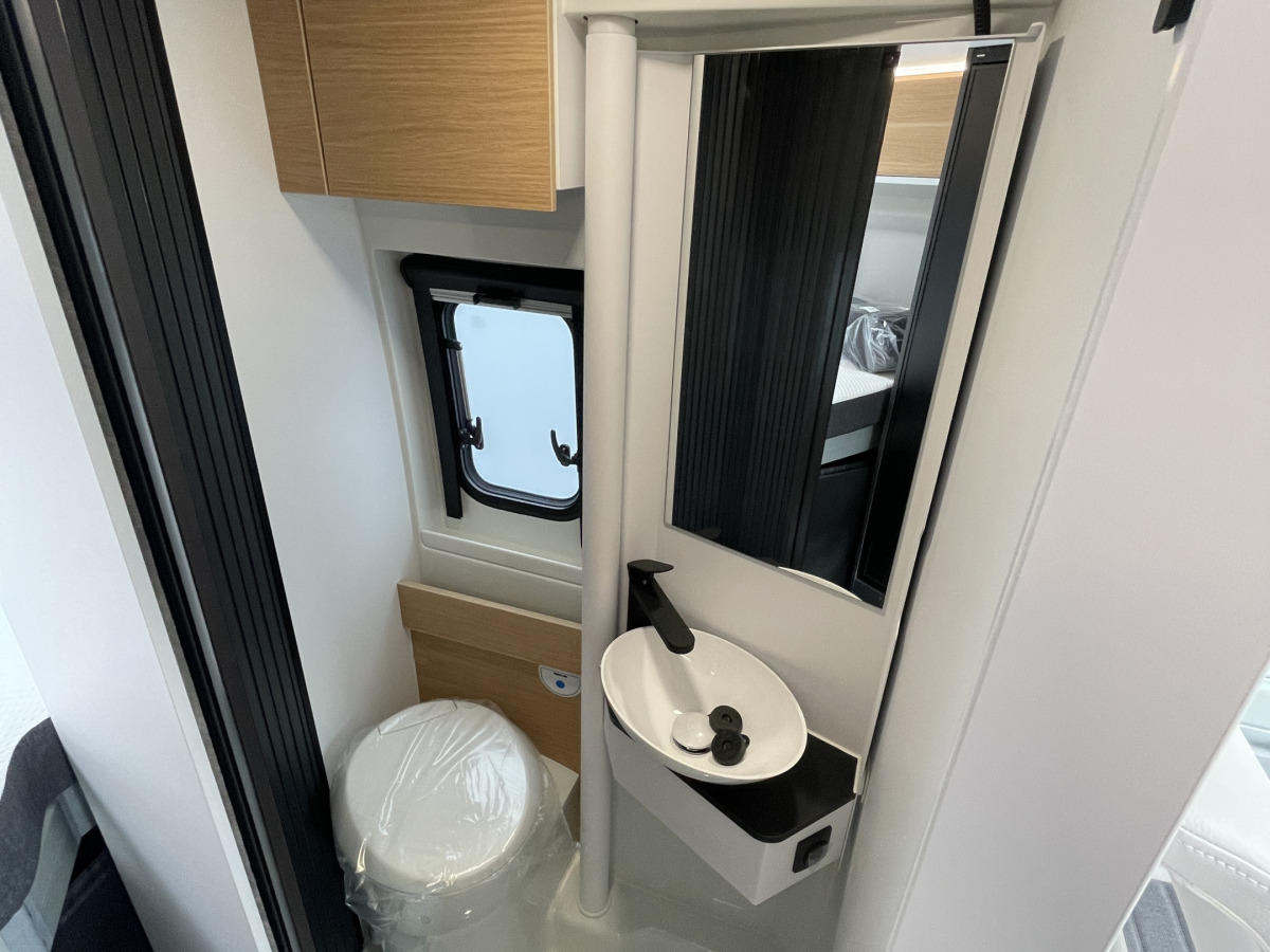 Adria TWIN SELECT 640 SGX, bild 17 av 26