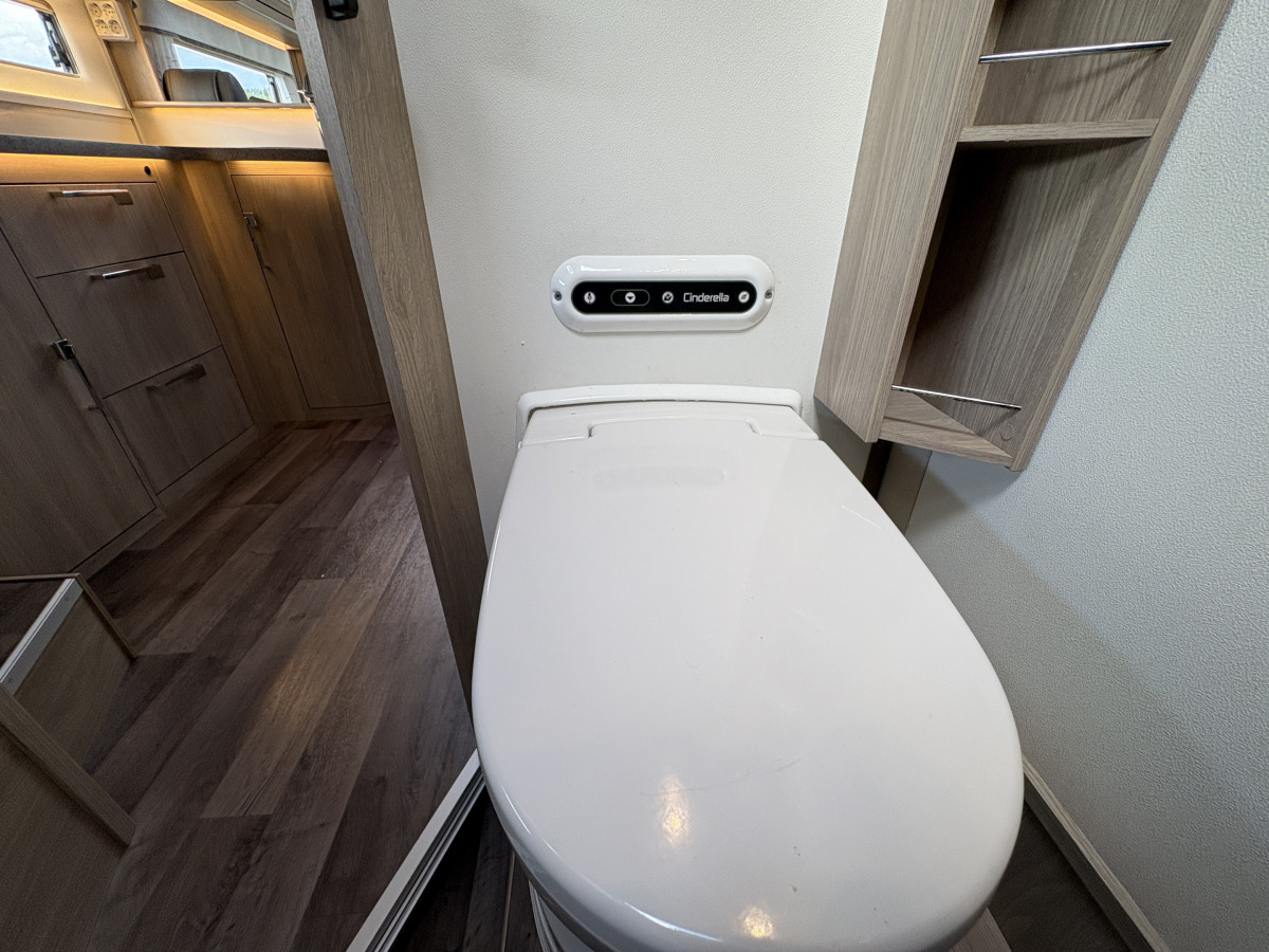 KABE KABE TMMI 810 LXL (cinderella, 540ah lithium, 4x solcell), bild 14 av 18