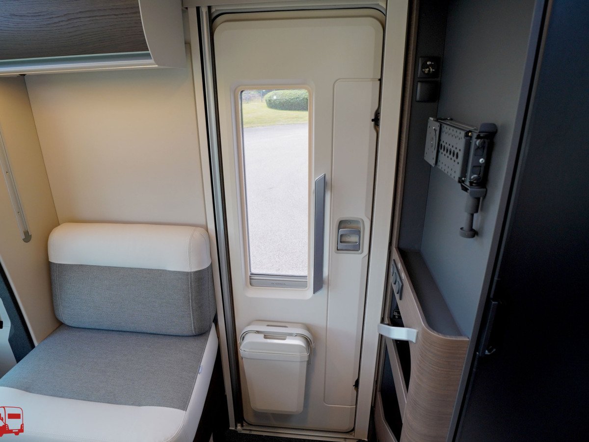 Adria MATRIX SUPREME 670 SL - Fiat MultiJet3 140HP (103kW) HD 43H, bild 41 av 46