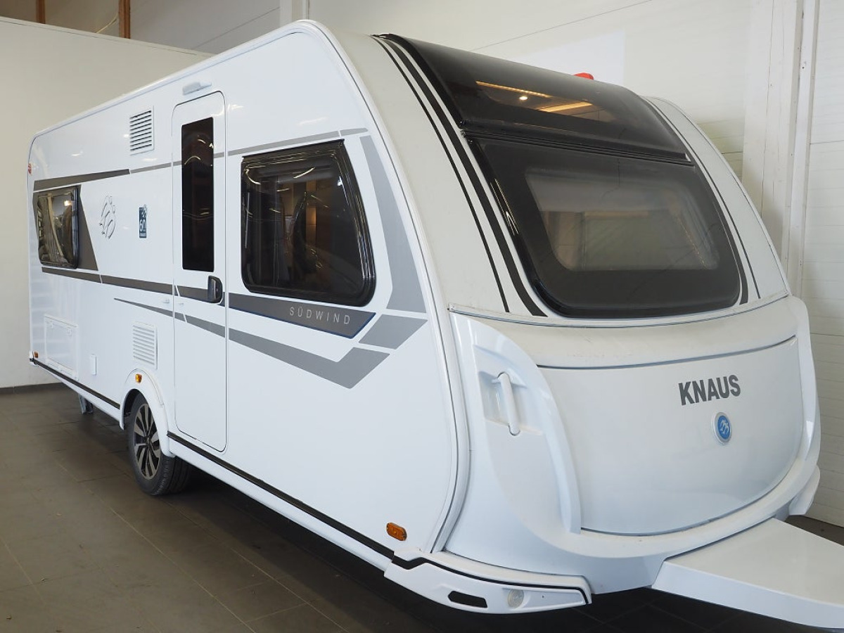 Knaus Südwind 580 UE 60 Years Edition ALDE Solcell Låga långbäddar, bild 2 av 19