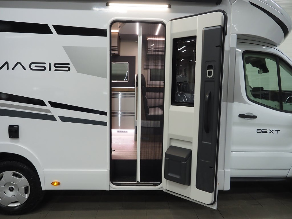 Ci Magis 82 XT Aut I ALDE I 3500kg I Låga långbäddar I Taksäng, bild 4 av 21