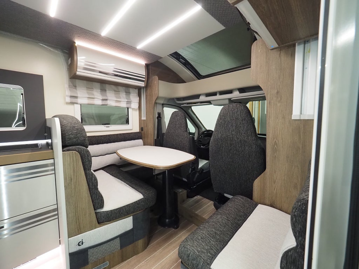 Ci Magis 82 XT Aut I ALDE I 3500kg I Låga långbäddar I Taksäng, bild 5 av 21