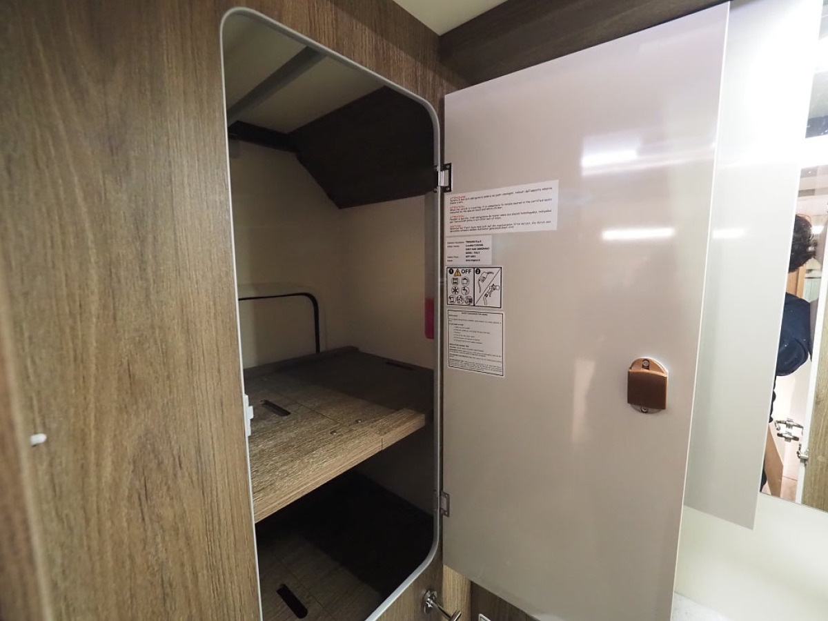 Ci Magis 82 XT Aut I ALDE I 3500kg I Låga långbäddar I Taksäng, bild 15 av 21