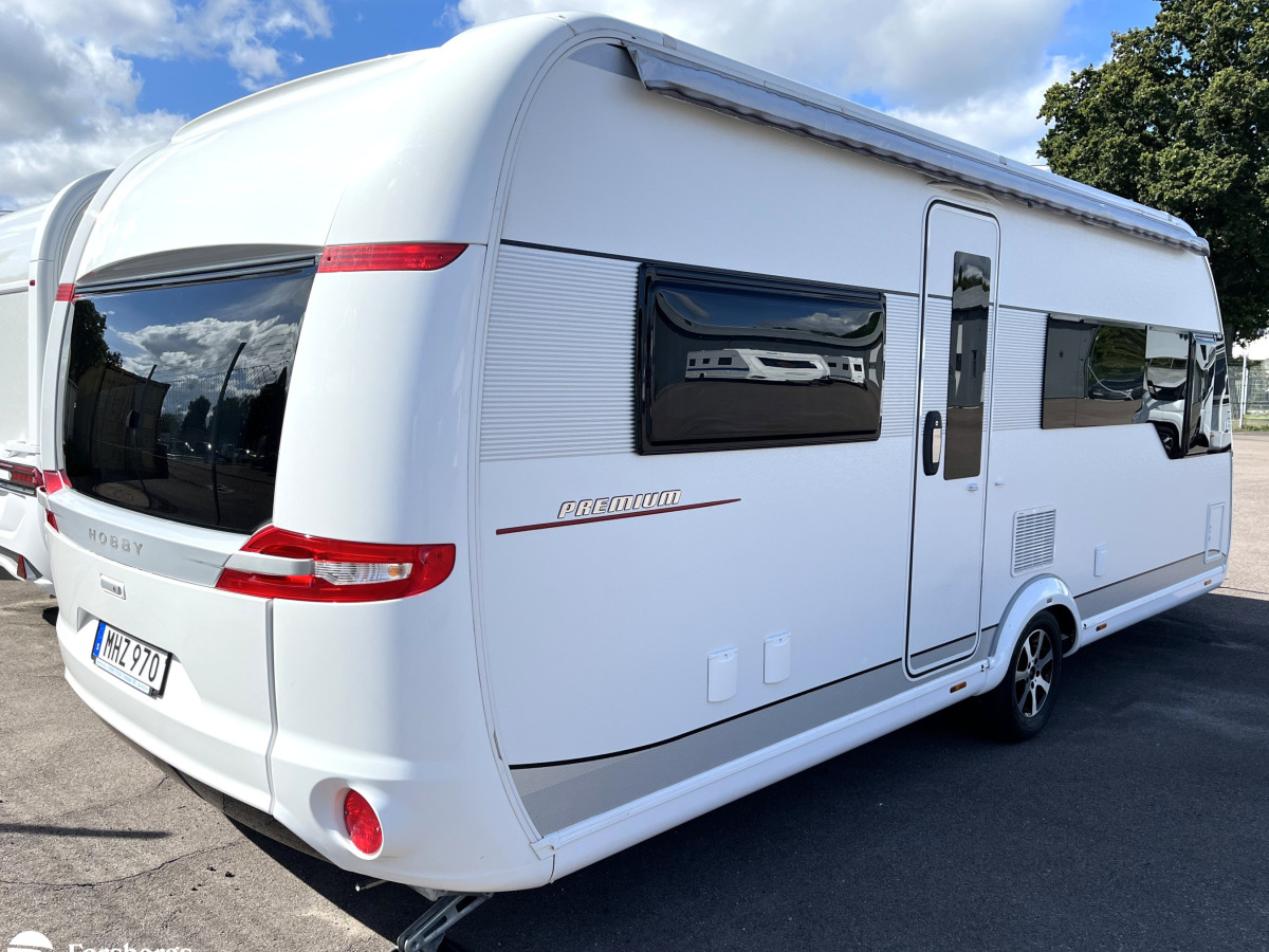 Hobby 560 CFE PREMIUM // Lyxiga utrymmen i fint skick med mycket tillbehör, bild 2 av 20
